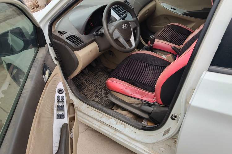 Used Hyundai Verna (older generation) 2010 Sedan 1.4L Manual Comfort GS
