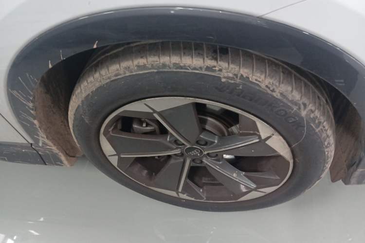 Used Audi Q5 e-tron 2023 40 e-tron Starry Edition Luxury Package Right Rear Wheel Hub