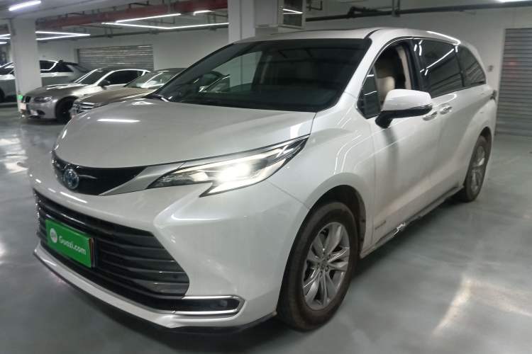 Used Toyota SIENNA 2023 2.5L Hybrid Luxury Edition