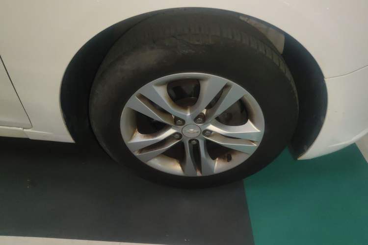 Used Chevrolet Cruze 2015 1.5L Classic SE MT Right Front Wheel Hub