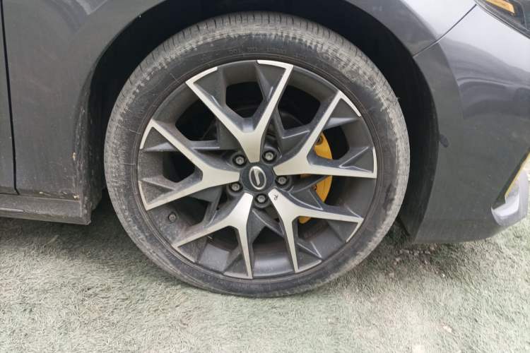 Used GAC Trumpchi EMPOW 2021 270T DCT J15 Version Right Front Wheel Hub