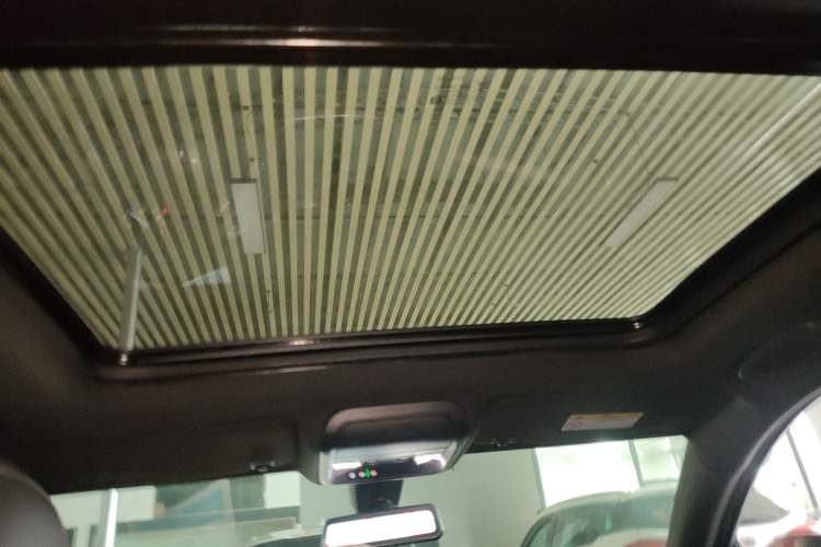 Used Cadillac XT4 2018 28T Two-Wheel Drive Leading Version Headliner