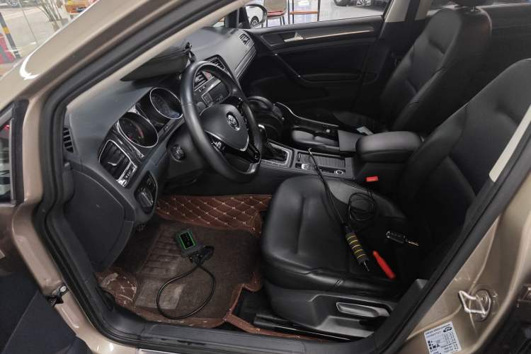 Used Volkswagen Golf 2017 1.6L Automatic Comfort Million-Vehicle Anniversary Edition