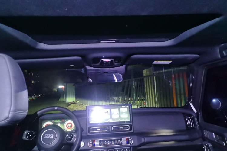 Used 212 T01 2024 2.0T Explorer Headliner