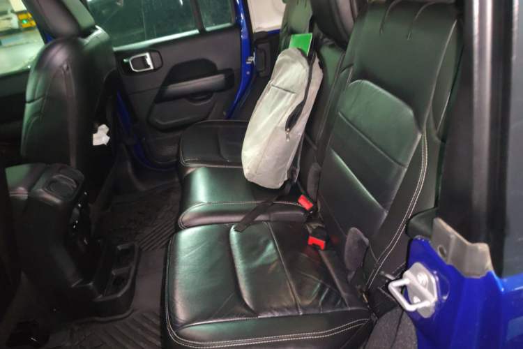 Used Jeep Wrangler 2018 2.0T Sahara Four-Door Edition Left Rear Seat