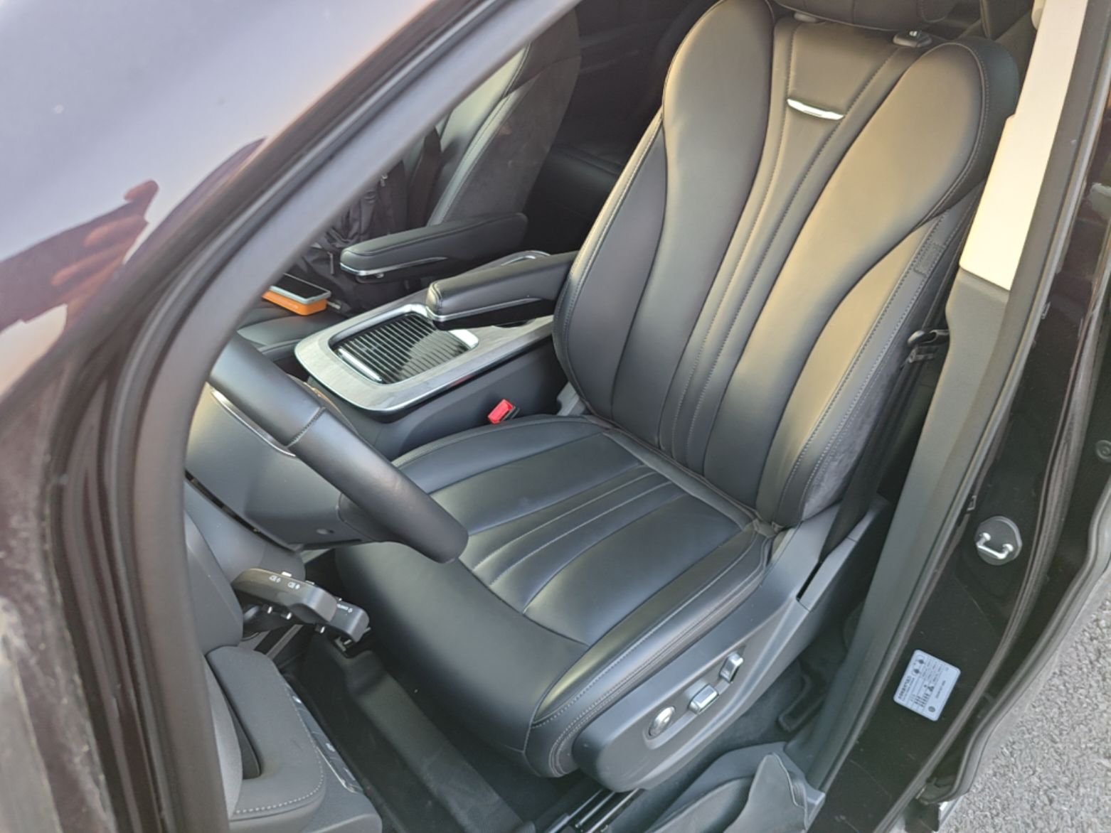 Hongqi HQ9 PHEV 2024 2.0T Four-Wheel Drive Business Edition — снимка 17