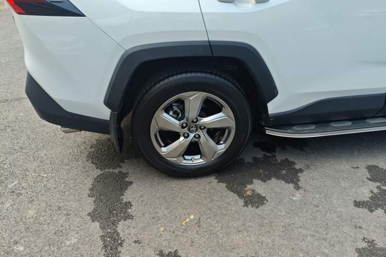 Used Toyota RAV4 2021 2.0L CVT Two-Wheel Drive Fashion PLUS Edition
