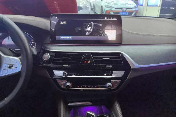 Used BMW 5 Series New Energy 2022 Restyled 535Le M Sport Package Audio And AC Panel