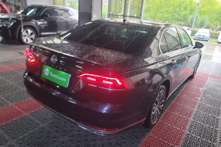 Used Volkswagen Phideon 2016 380TSI Two-Wheel-Drive Luxury Edition
