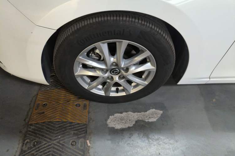 Used Mazda 3 Axela 2017 Sedan 1.5L Automatic Comfort Model Emission Standard China V
