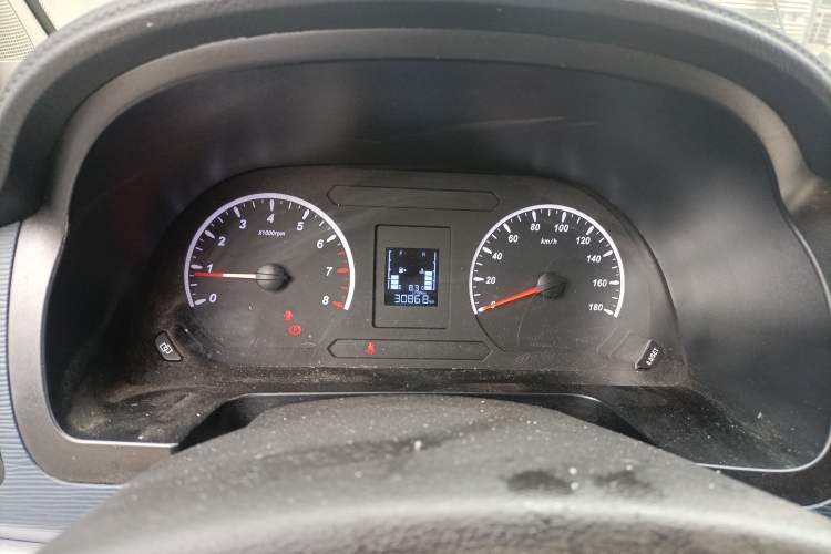 Used FORTHING Lingzhi 2023 M5 1.6L Utility Model 7 Seats
