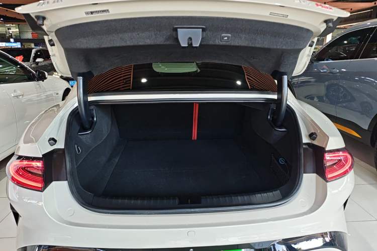 Used Xiaomi Auto SU7 2024 Four-Wheel Drive Ultra-Long Range Advanced Intelligent Driving Max Edition
