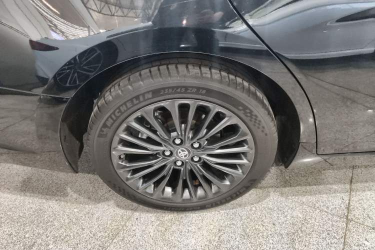 Used Toyota Avalon 2023 2.5L Touring Premium Edition Right Rear Wheel Hub