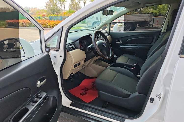 Used Venucia R50 2013 1.6L Manual Fashion Edition Driver Seat