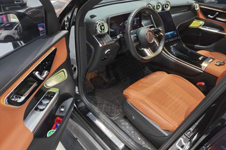 Used Mercedes-Benz GLC 2023 Facelift GLC 260 L 4MATIC Luxury Version 5 Seats