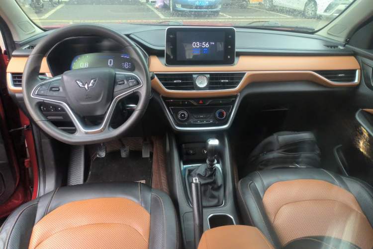 Used Wuling Hongguang S3 2018 1.5T Manual Luxury Model China V Standard
