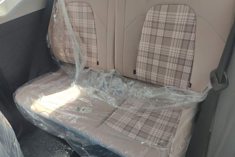 Used Chery QQ Ice Cream 2024 120km Milkshake Left Rear Seat