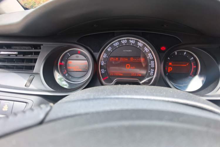 Used Citroen C5 2012 2.3L Automatic Prestige Edition Odometer Close Up