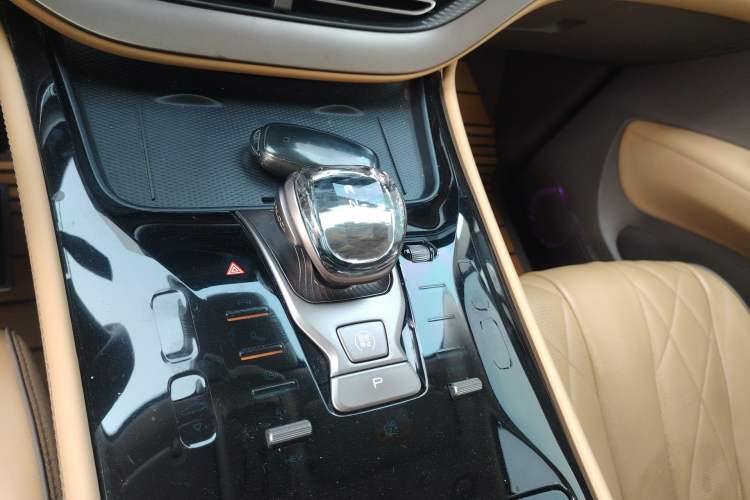 Used Denza D9 2022 DM-i 970 Four-Wheel Drive Prestige Model