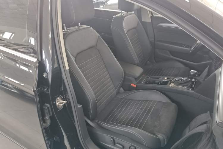 Used Volkswagen Magotan 2020 380TSI DSG Luxury Version Right Front Seat