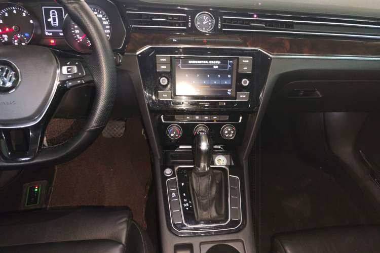 Used Volkswagen Magotan 2019 330TSI DSG Leading Model China VI Standard
