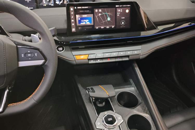 Used Changan UNI-V 2024 1.5T High-Energy Version
