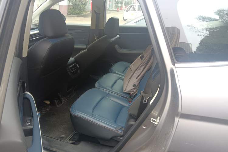 Used Livan 9 2023 470 km Leading Edition