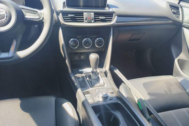 Used Mazda CX-4 2018 2.0L Automatic Two-Wheel Drive Blue Sky Dynamic Version China V Standard
