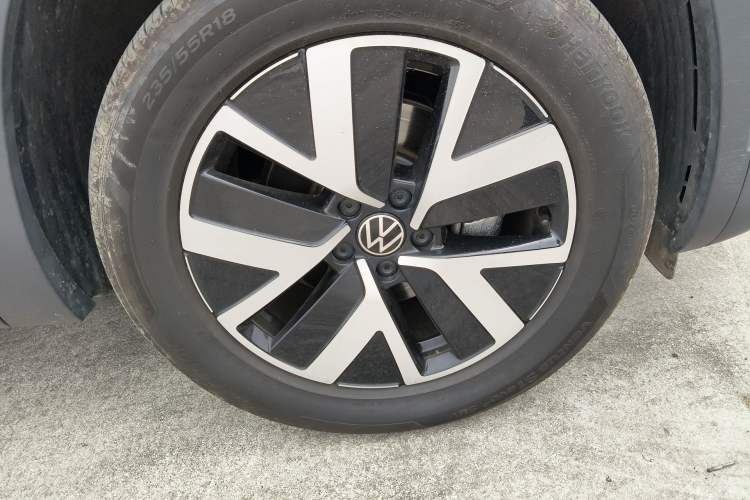 Used Volkswagen Tayron 2024 300TSI Two-Wheel-Drive Luxury Plus Advanced Version Exterior 1