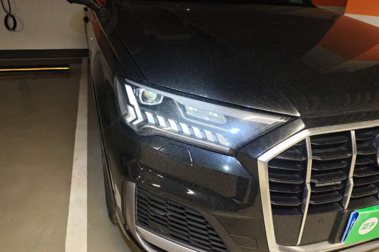 Used Audi Q7 2022 55 TFSI quattro S line Sport model Right Front Headlight