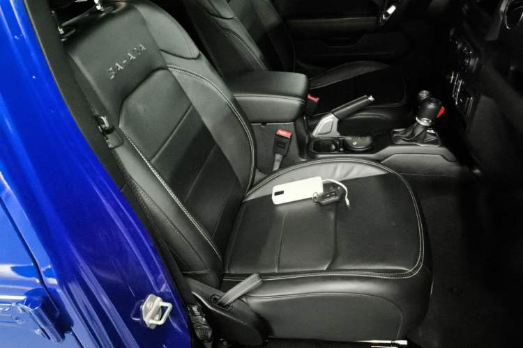 Used Jeep Wrangler 2018 2.0T Sahara Four-Door Edition Right Front Seat