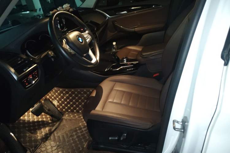 Used BMW X3 2018 xDrive25i Luxury Package China V Left Front Seat