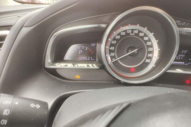 Used Mazda 3 Axela 2016 Sedan 1.5L Automatic Luxury Model