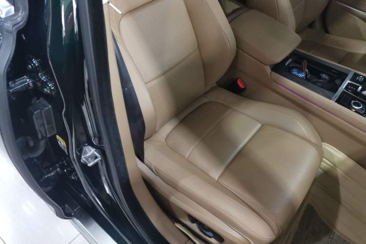 Used Jaguar XFL 2024 2.0T P250 Two-Wheel Drive Prestige Luxury Edition Right Front Seat