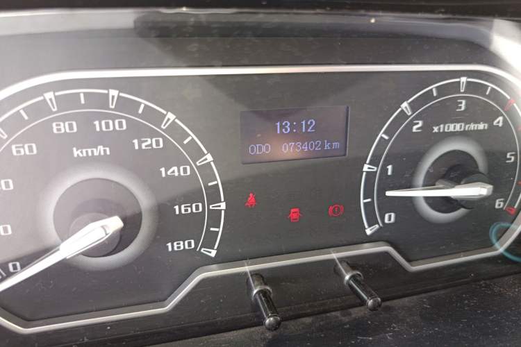 Used SAIC MAXUS Xintu V80 2019 2.0T Plus 6-Speed Manual – Aoyuntong Short Wheelbase Ultra-Low Roof 5/6-Seater