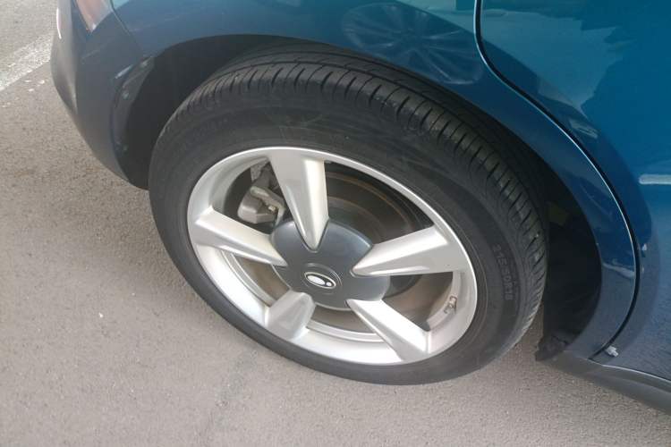 Used ORA Good Cat 2023 401 km Standard Range Luxury Version Lithium Iron Phosphate Right Rear Wheel Hub