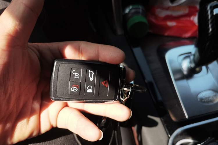 Used Land Rover Discovery Sport 2022 Revised Version 2 249 PS R-Dynamic SE Performance Tech Edition 5 Seats Vehicle Key