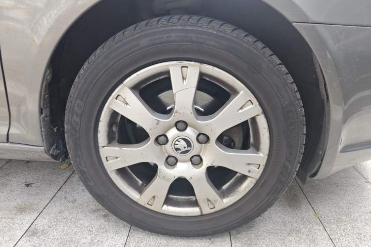 Used Skoda Octavia 2015 Classic Model 1.6L Manual Eado Version Right Front Wheel Hub