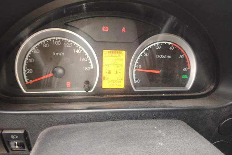 Used Dongfeng Yufeng 2021 2.3T Power King Front-Drive Logistics Van Long Wheelbase High Roof 6-9 Seats China VI Standard M9T Instrument Cluster