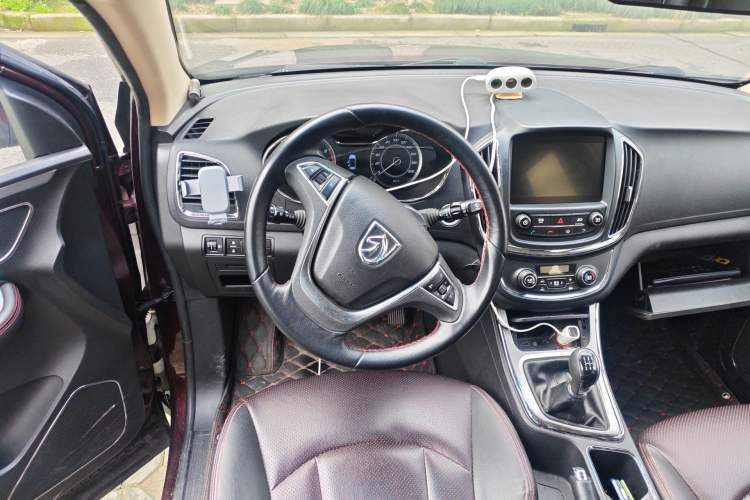 Used Baojun 560 2015 1.8L manual luxury version
