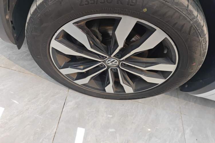 Used Volkswagen Tayron 2020 380TSI All-Wheel Drive R-Line Connected Version Left Front Wheel Hub