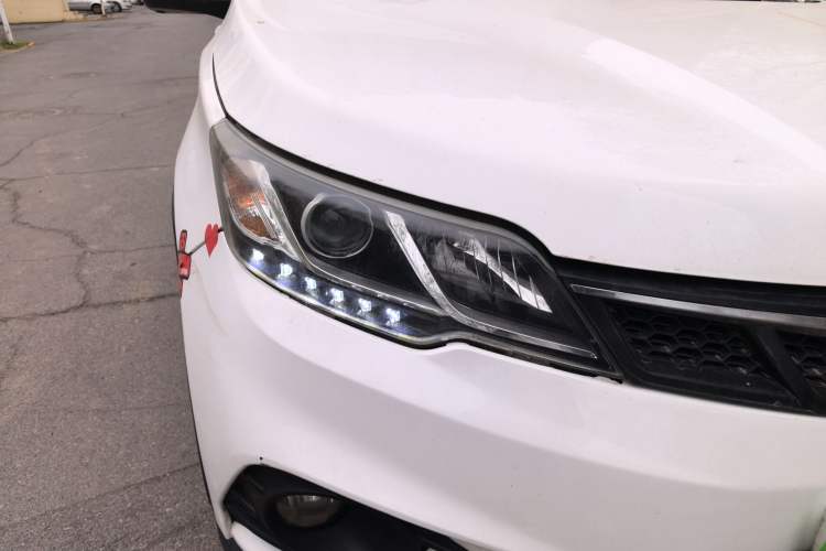 Used Soueast DX3 2016 1.5T CVT Prestige Edition Right Front Headlight