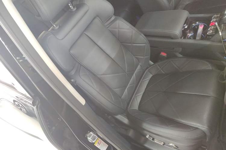 Used Formula Leopard 5 2023 Navigator Edition Right Front Seat