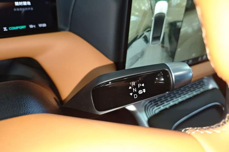 Used XPeng G9 2025 625 Long-Range Max Gear Lever