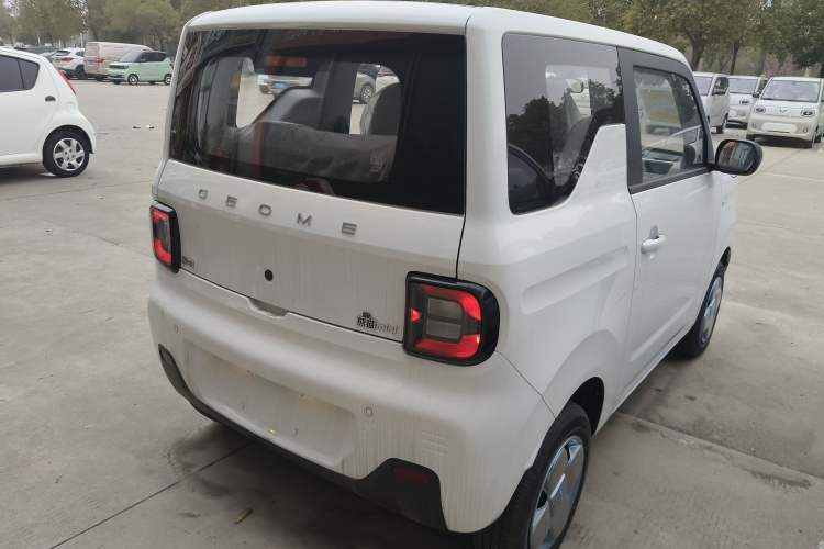 Used Geely Galaxy Panda 2024 Panda Mini 200km Endurance Bear
