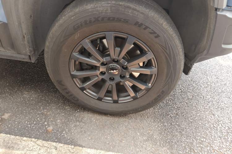 Used Formula Leopard 5 2023 Navigator Edition Right Front Wheel Hub