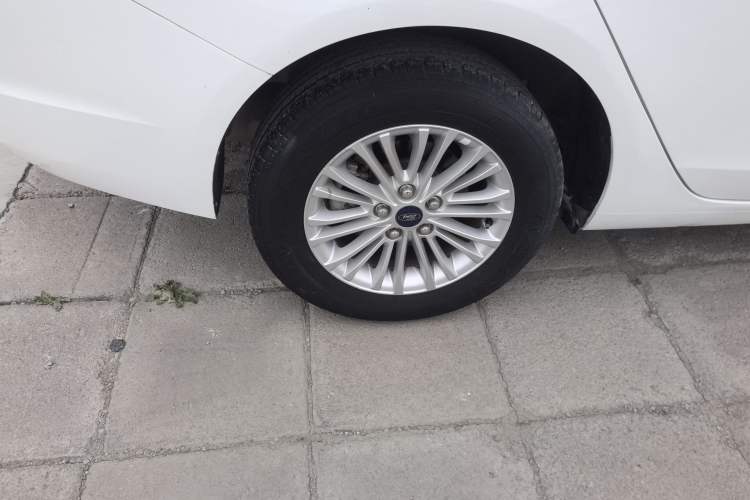 Used Ford Escort 2017 1.5L Automatic Comfort Model Right Rear Wheel Hub