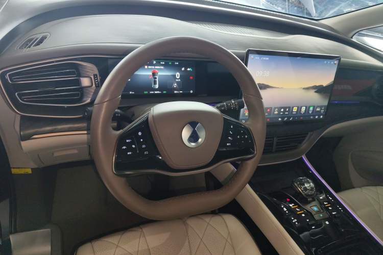 Used Denza D9 2022 DM-i 1040 Prestige Model
