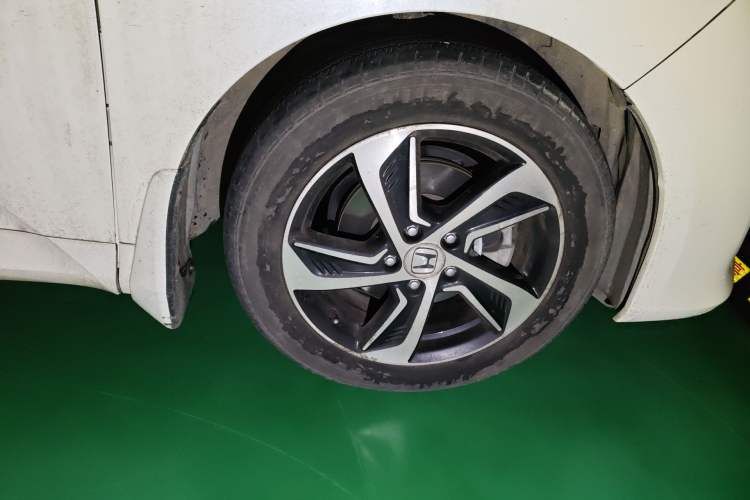 Used Honda Odyssey 2017 2.4L Luxury Edition Right Front Wheel Hub