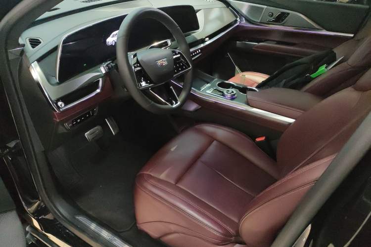 Used Cadillac XT5 2025 2.0T Platinum Edition